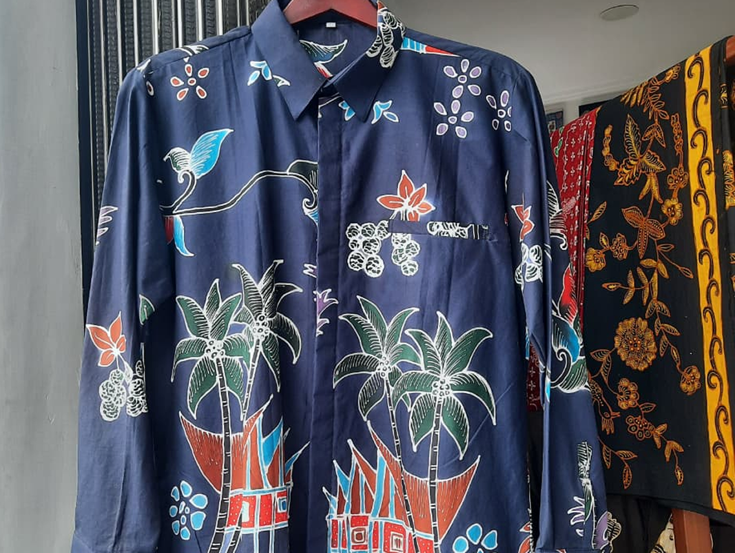 Kemeja Panjang Motif Rumah Adat | Biru