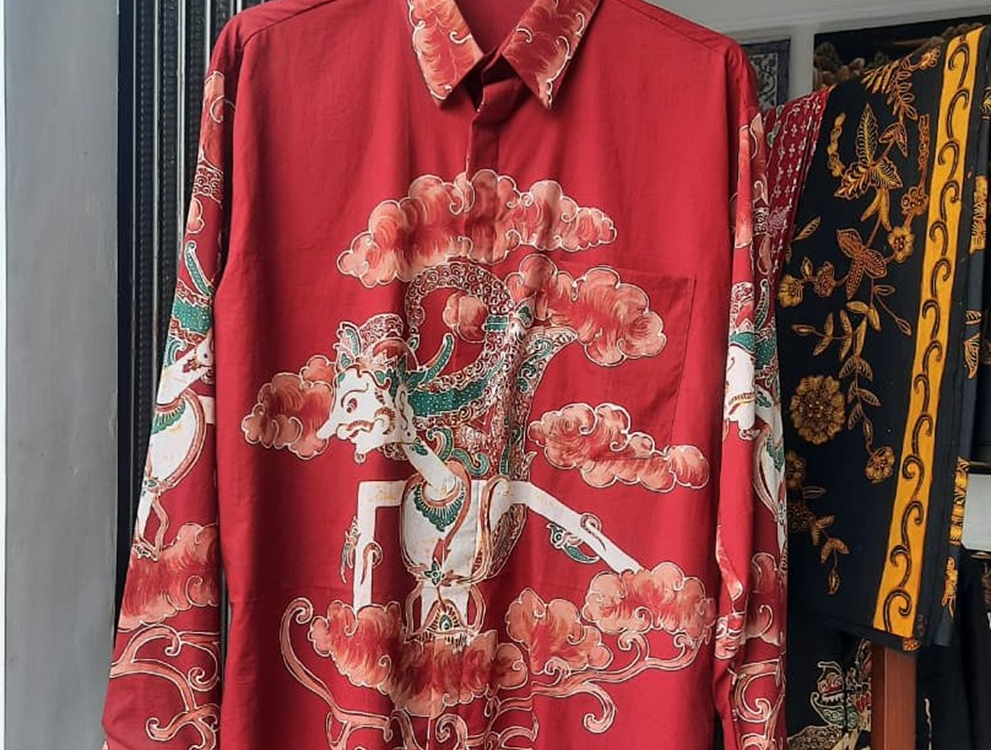 Kemeja Panjang Motif Wayang dan Awan | Merah