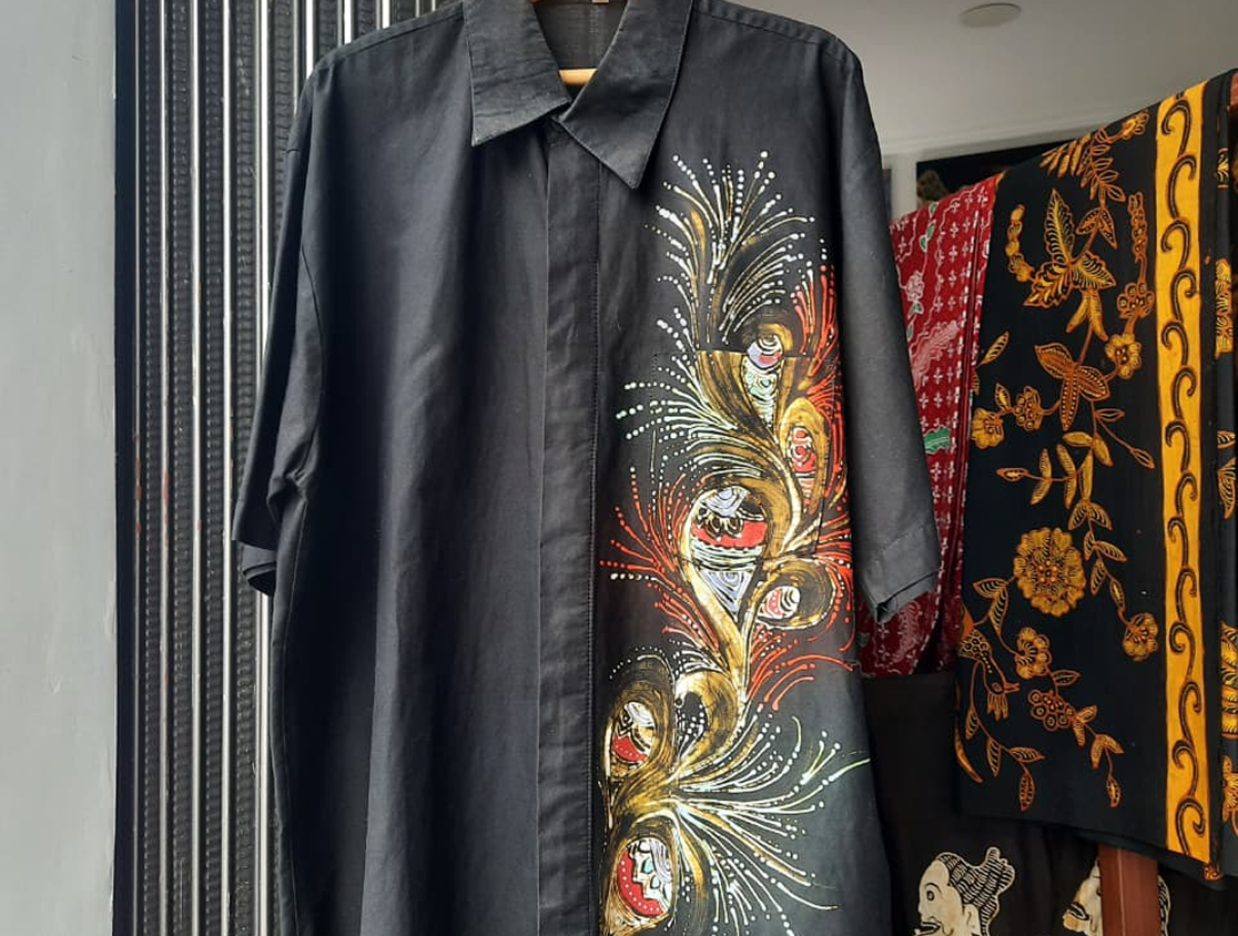 Kemeja Pendek Motif Bulu Merak | Hitam